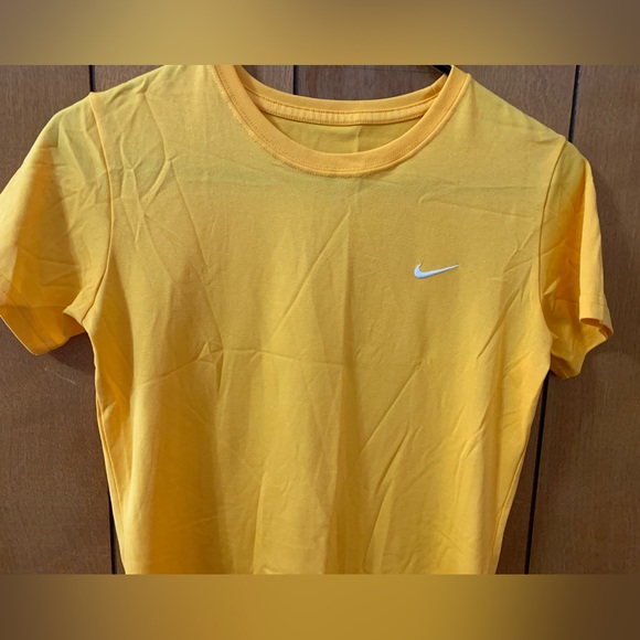 Yellow Nike Dri- Fit Workout Short Sleeve T-shirt Tee Top Shirt Size XS EUC - Picture 2 of 6